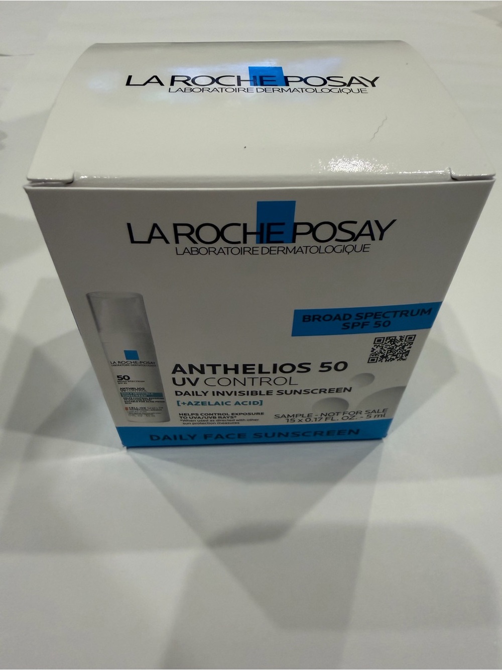 La Roche-Posay Anthelios 50 UV Control Daily Invisible Sunscreen - White/Blue